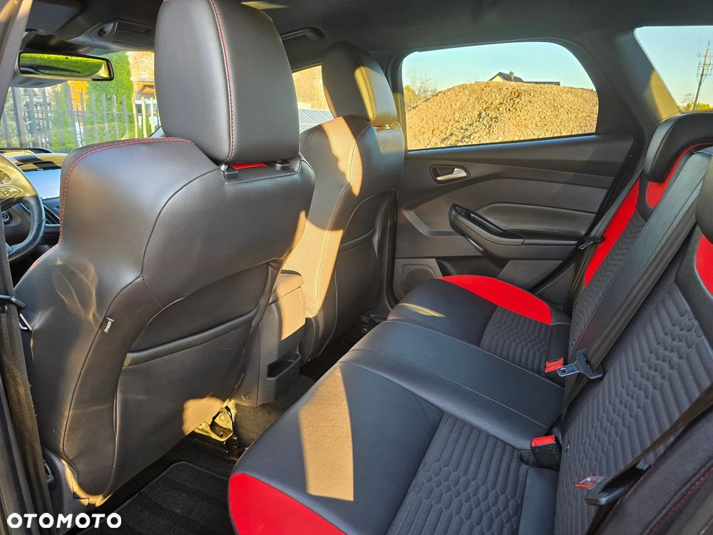 Ford Focus 2.0 EcoBoost ST mit Leder-Exclusiv-Paket - 16