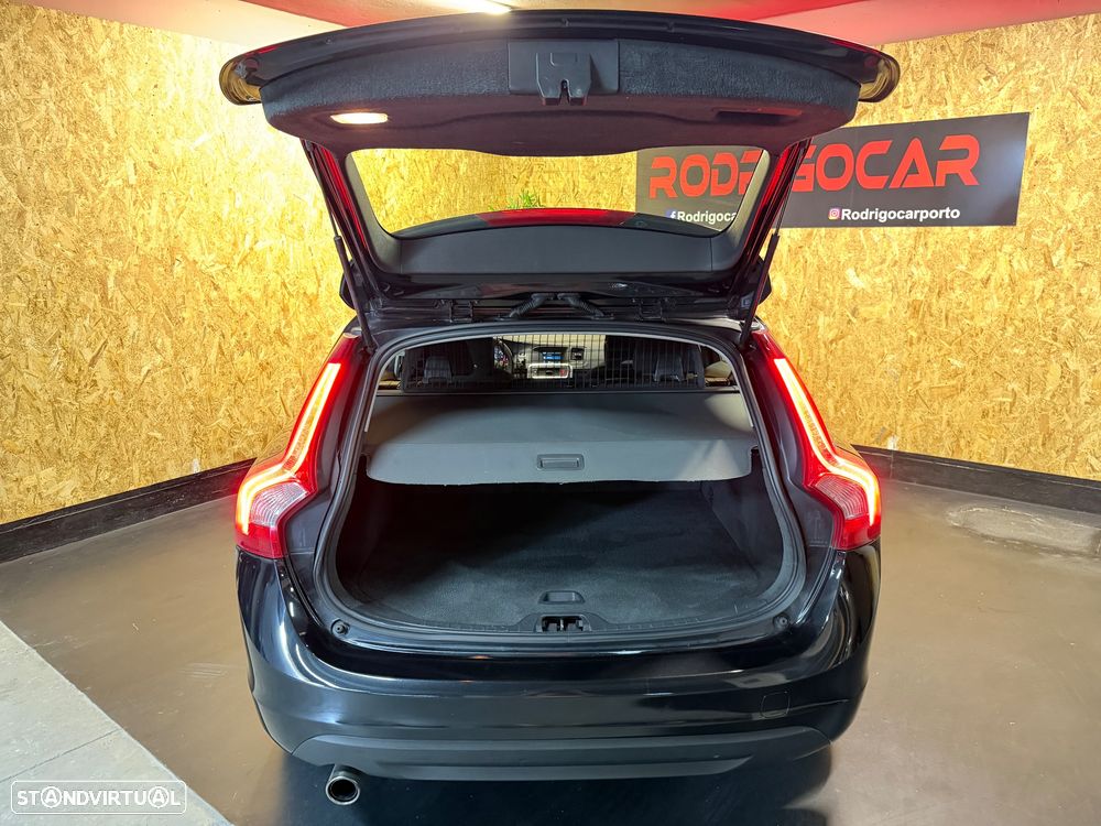 Volvo V60 2.0 D3 Momentum Start/Stop - 22