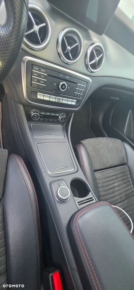 Mercedes-Benz GLA 200 7G-DCT - 12