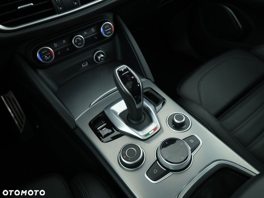 Alfa Romeo Stelvio - 19