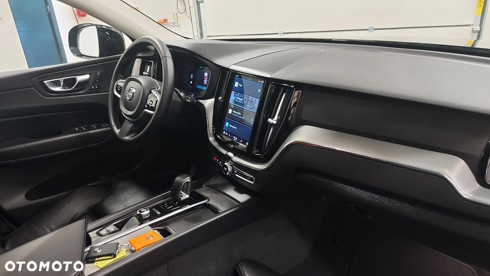 Volvo XC 60 B4 D Plus Dark - 18