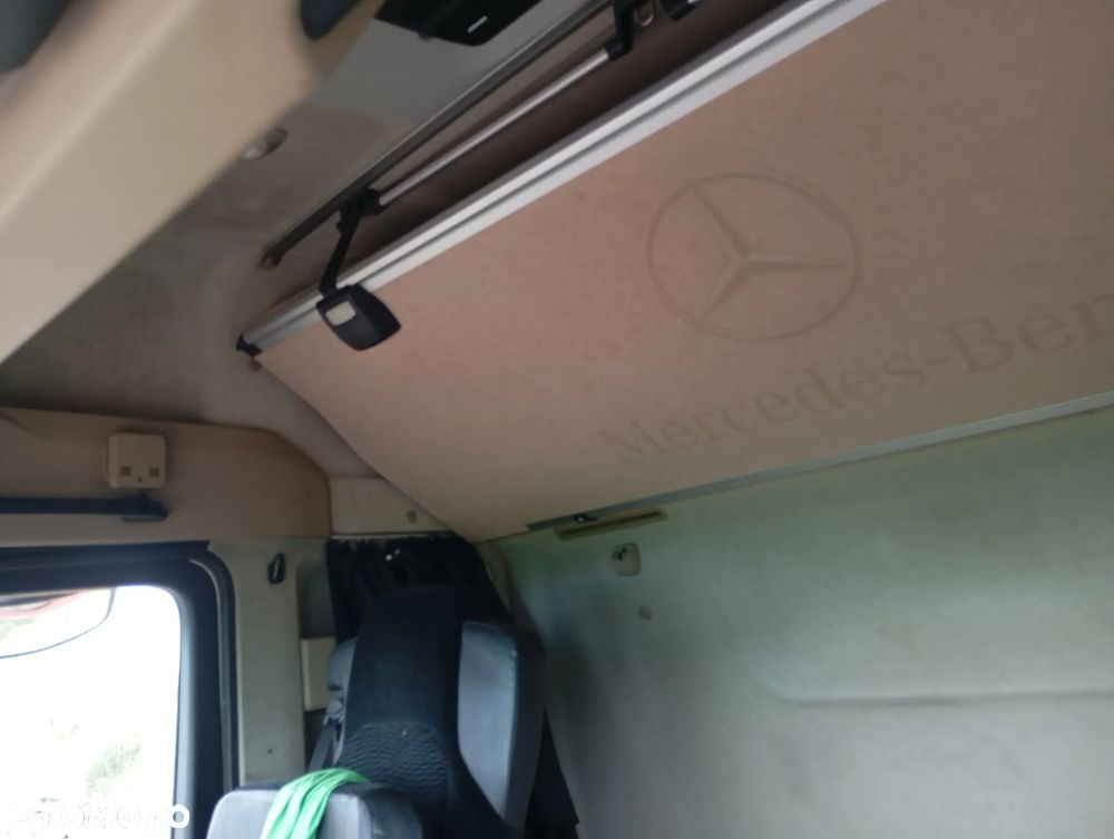 Mercedes-Benz actros - 8