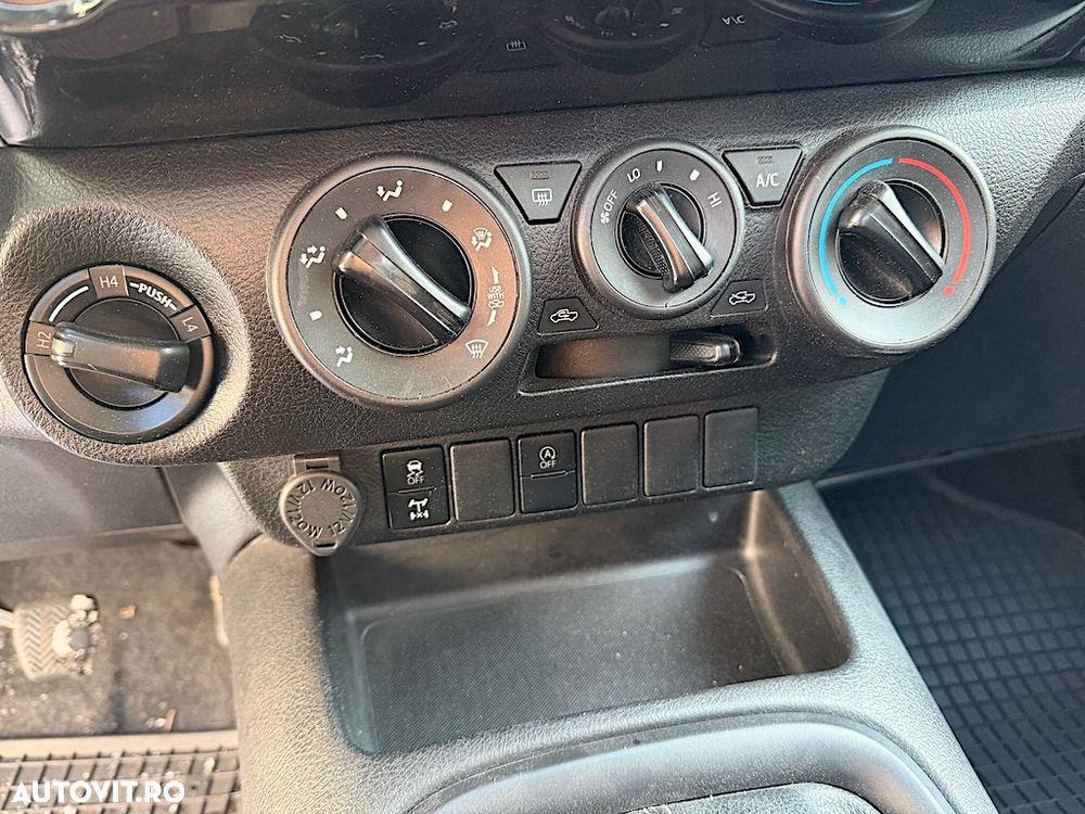 Toyota Hilux - 12