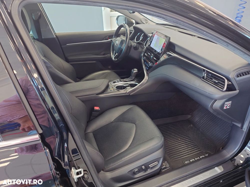 Toyota Camry 2.5 Exclusive - 25