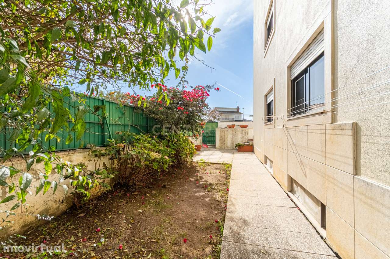 Apartamento T2 + 1 | Jardim e Estacionamento junto à Praia - Grande imagem: 4/22