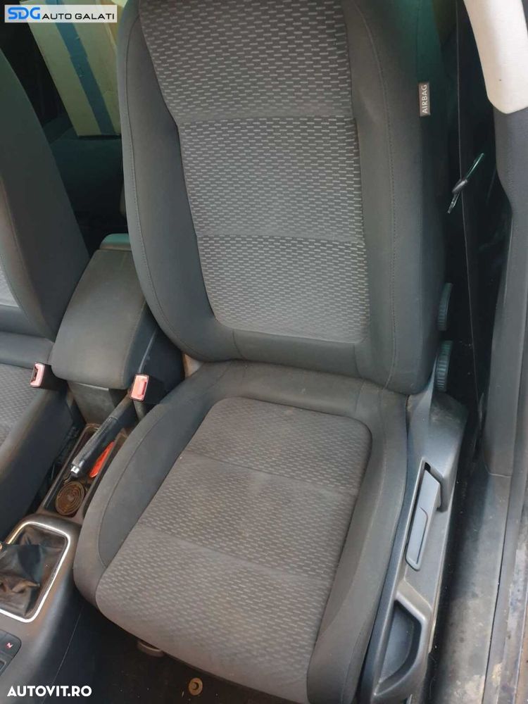 Scaun Stanga Fata Sofer Volkswagen Golf 5 Plus 2004 - 2008 Cod ssfsdgbvg61 - 1