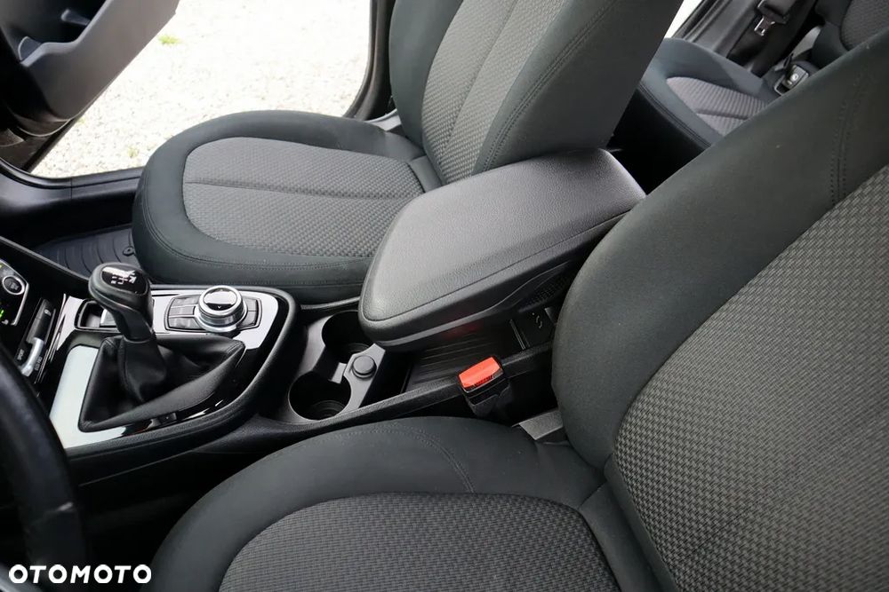 BMW Seria 2 218d Active Tourer - 12