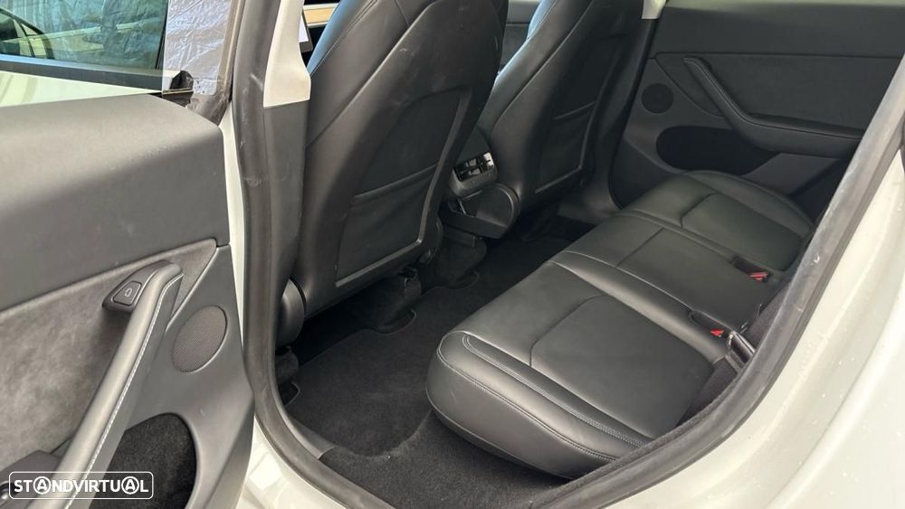Tesla Model Y Long Range Dual Motor AWD - 8