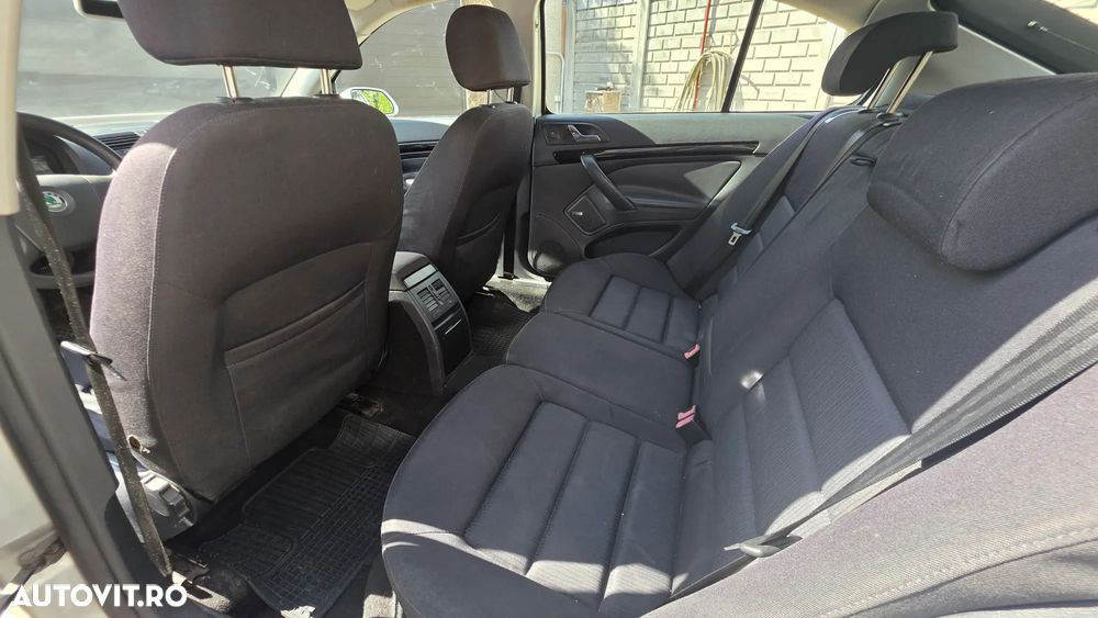 Skoda Octavia 1.9TDI Elegance Aut - 9