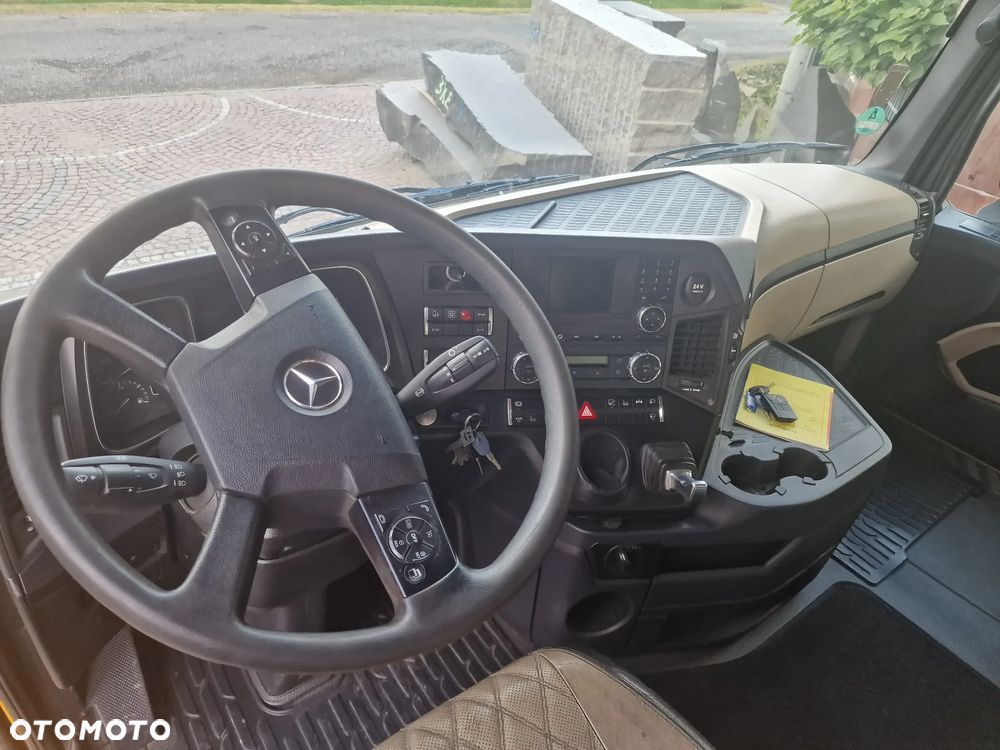 Mercedes-Benz Actros - 27