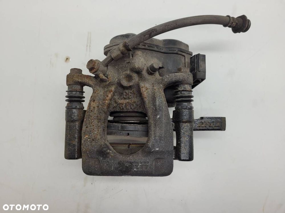 ZACISK HAMULCOWY TYŁ TYLNY PRAWY JARZMO NISSAN X-TRAIL III T32 2.0 DCI - 2