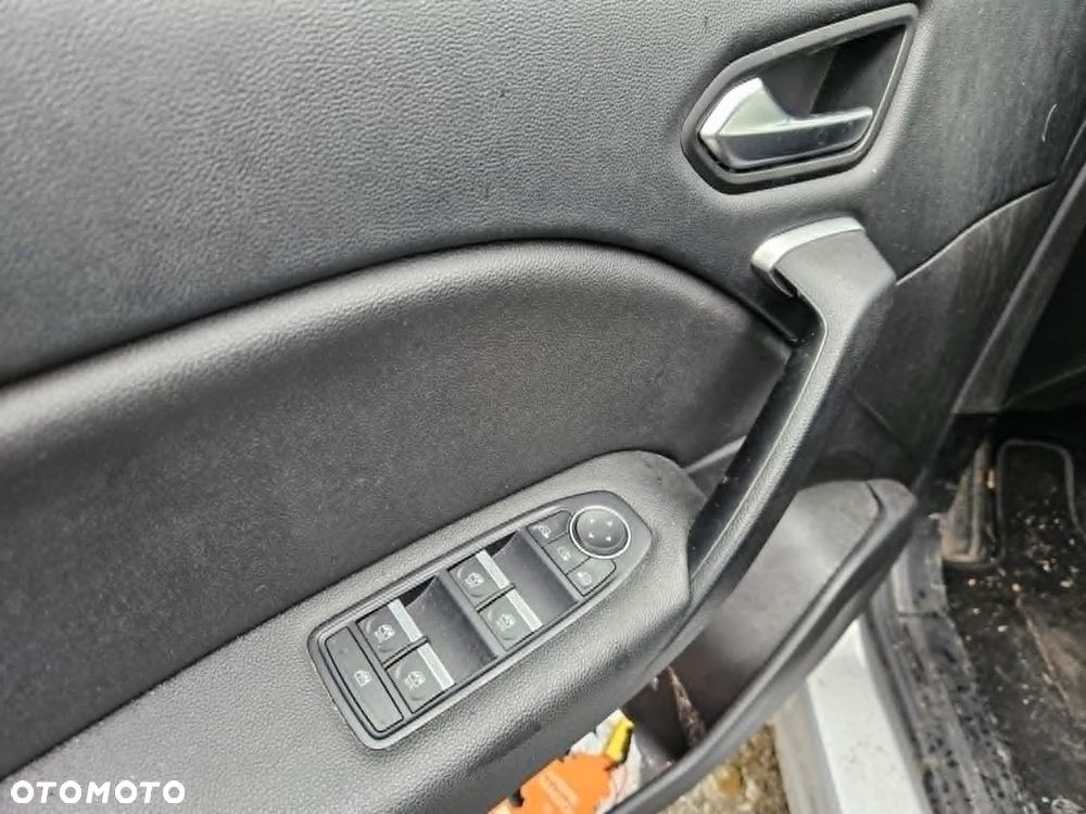 Renault Captur BLUE dCi 115 EDC BUSINESS EDITION - 15