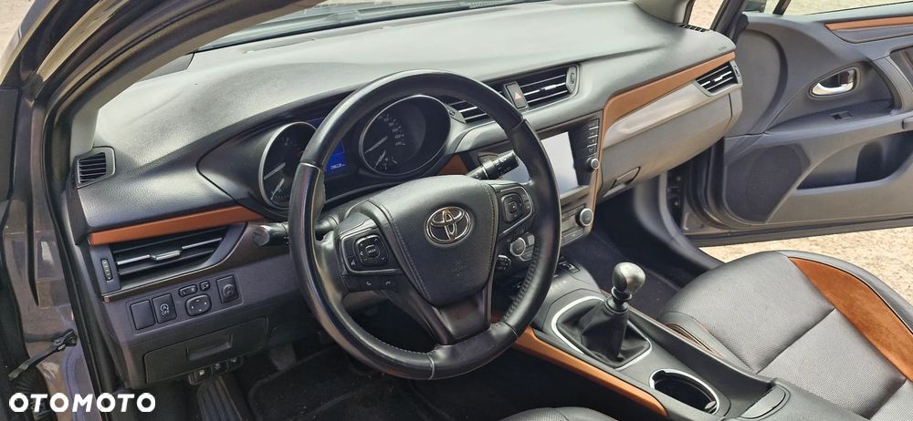 Toyota Avensis - 16