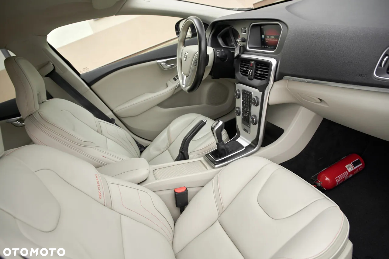 Volvo V40 Cross Country D2 Drive-E Ocean Race - 27