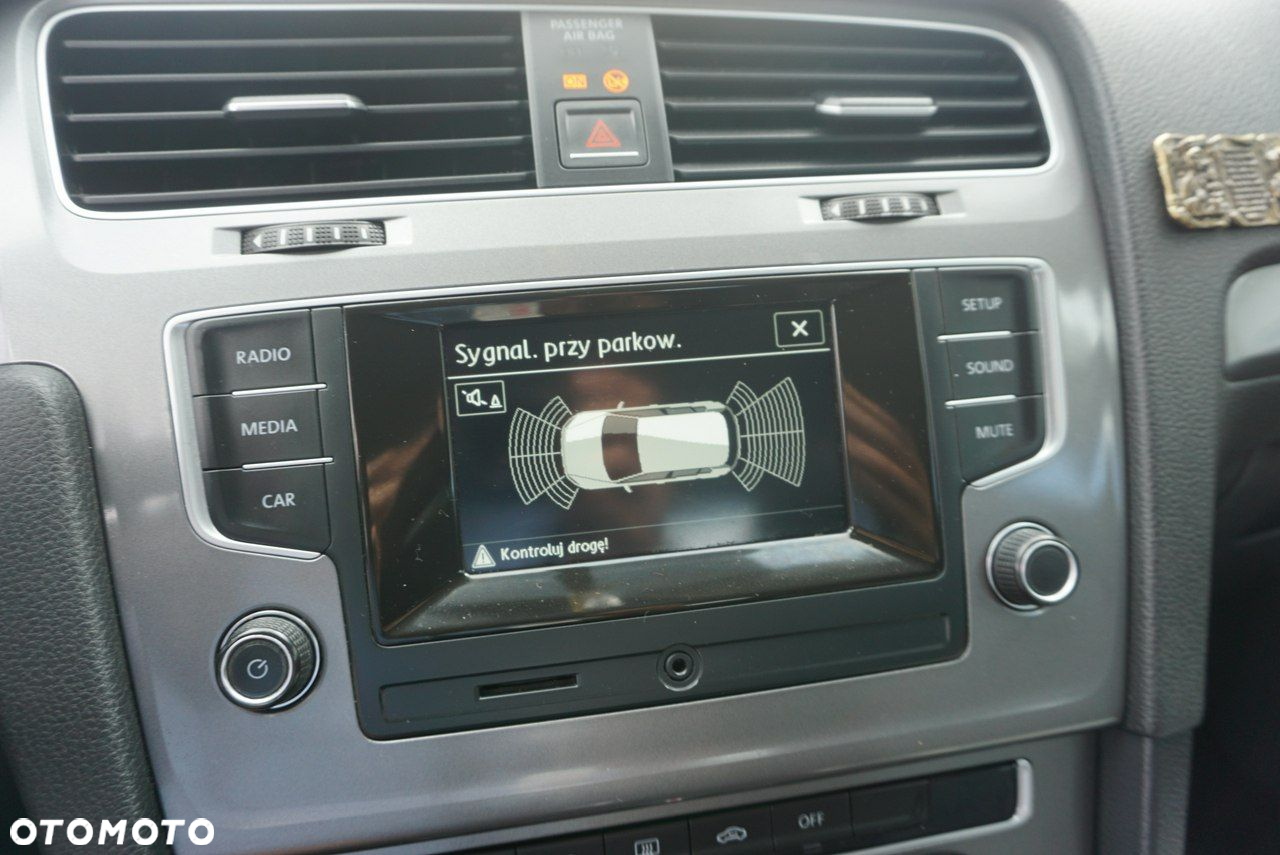 Volkswagen Golf - 27