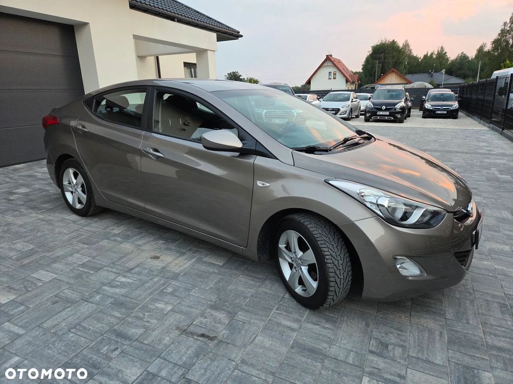 Hyundai Elantra 1.6 Comfort - 5