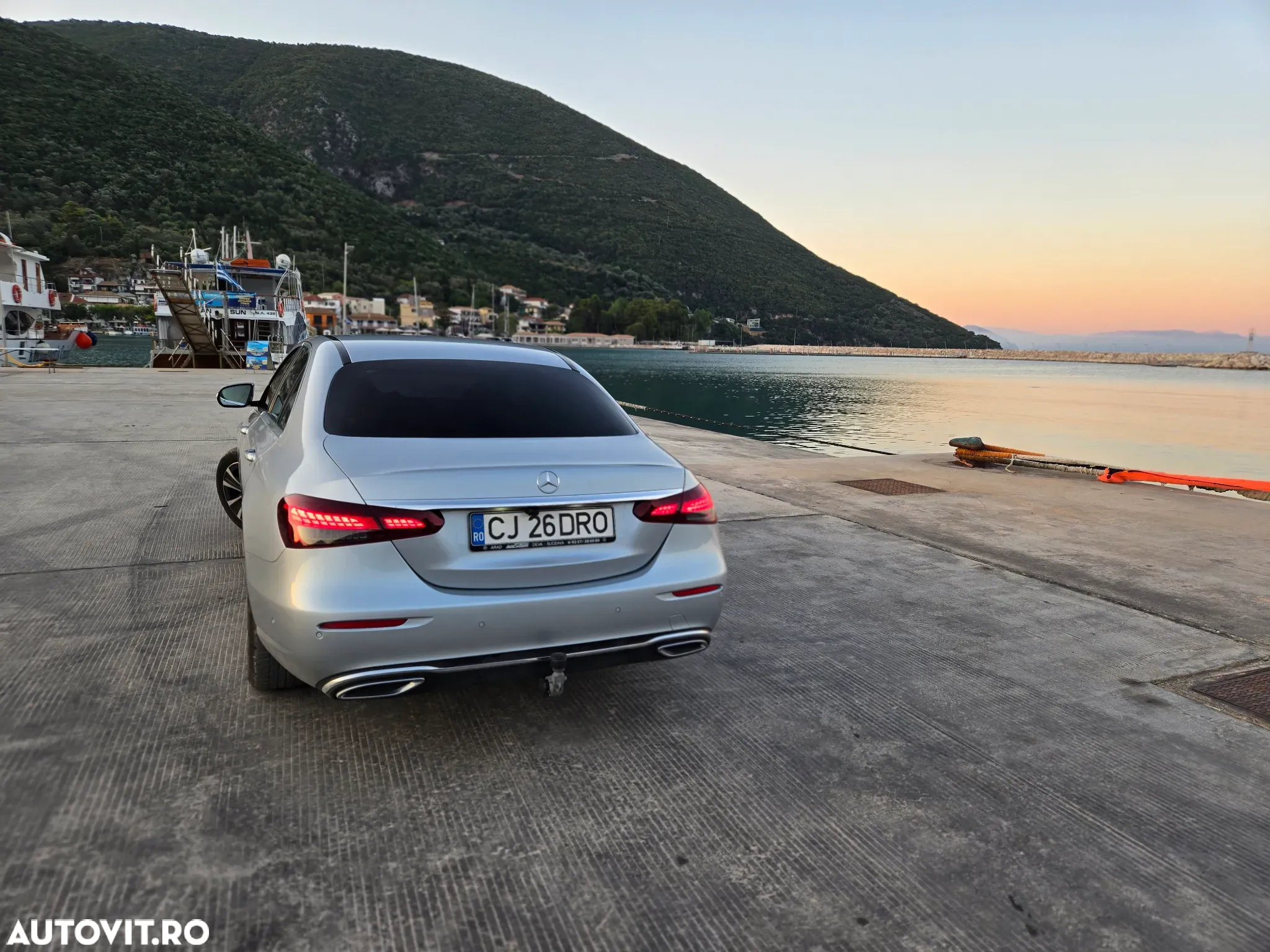 Mercedes-Benz E 220 d 4Matic T 9G-TRONIC - 10