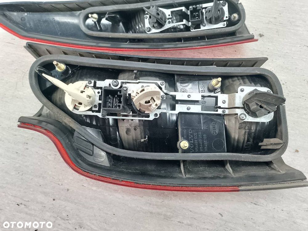 LAMPA TYLNA PRAWA VOLVO V70 II 9154498  9154494 KOMBI - 4