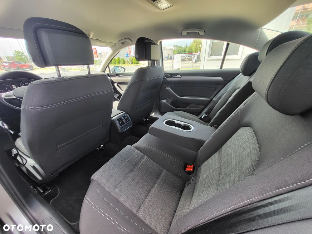 Volkswagen Passat 2.0 TSI Business DSG - 7