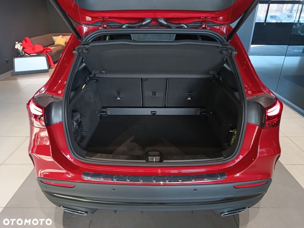 Mercedes-Benz GLA - 11