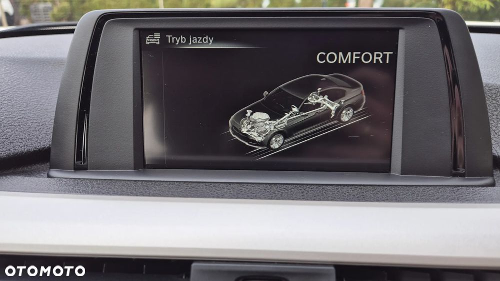 BMW Seria 3 318i Luxury Line - 17