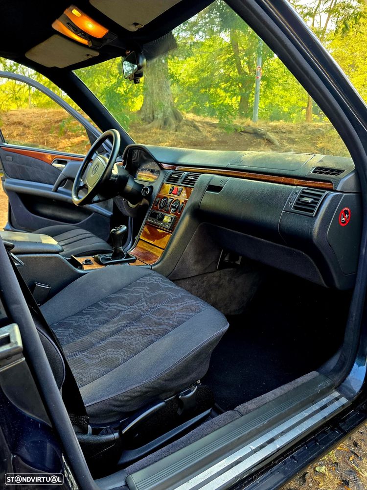Mercedes-Benz E 220 D Elegance - 8