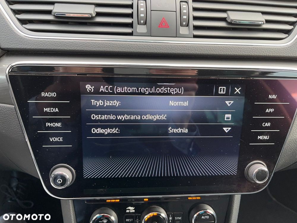 Skoda Superb 2.0 TDI SCR Style DSG - 34