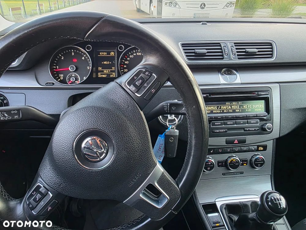 Volkswagen Passat 1.6 TDI Comfortline - 17