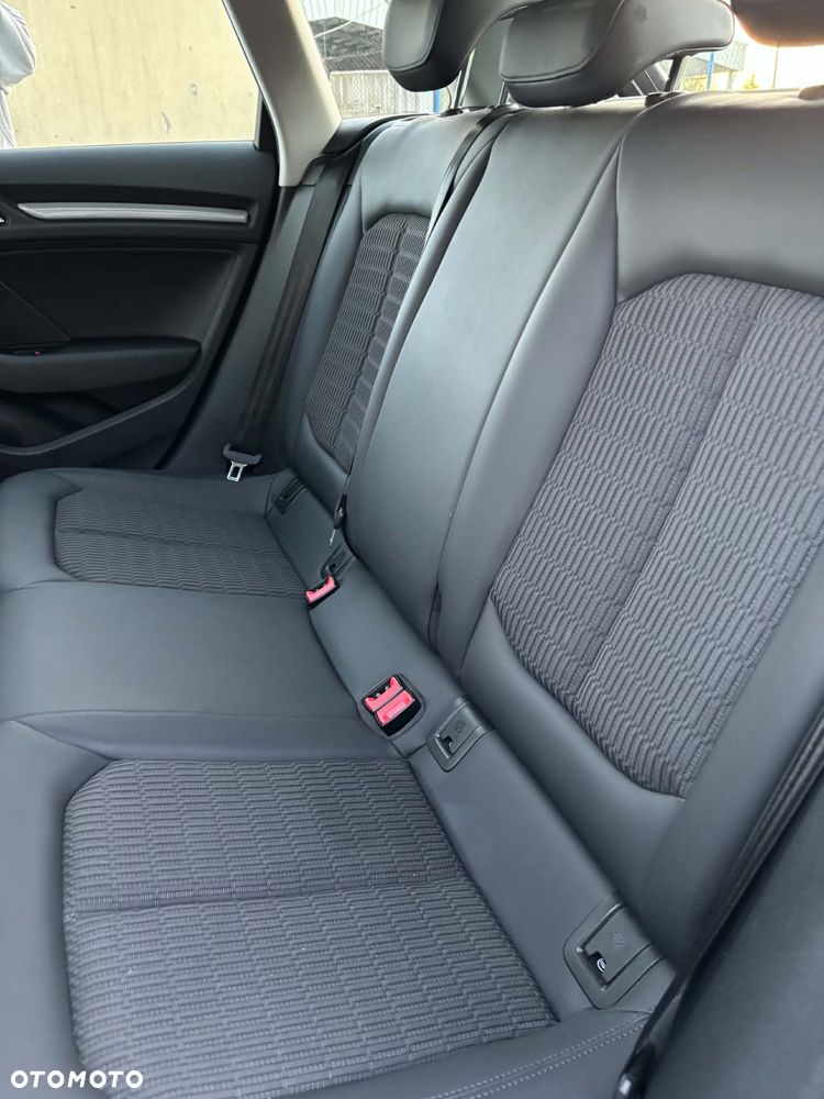 Audi A3 Sportback 1.6 TDI S tronic Ambiente - 7