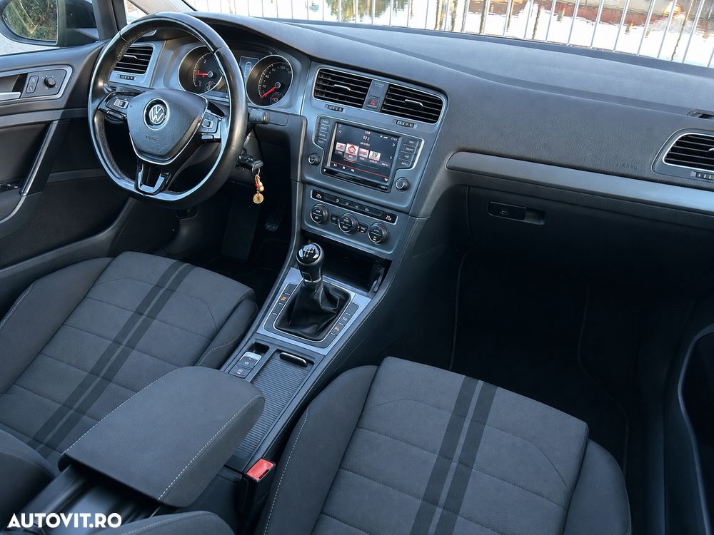 Volkswagen Golf - 8