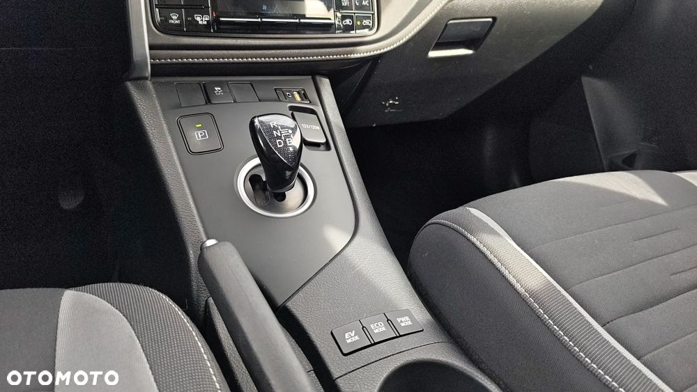 Toyota Auris 1.8 HSD Luna - 30