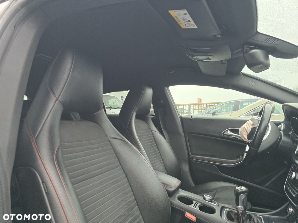 Mercedes-Benz CLA 180 AMG Line - 26