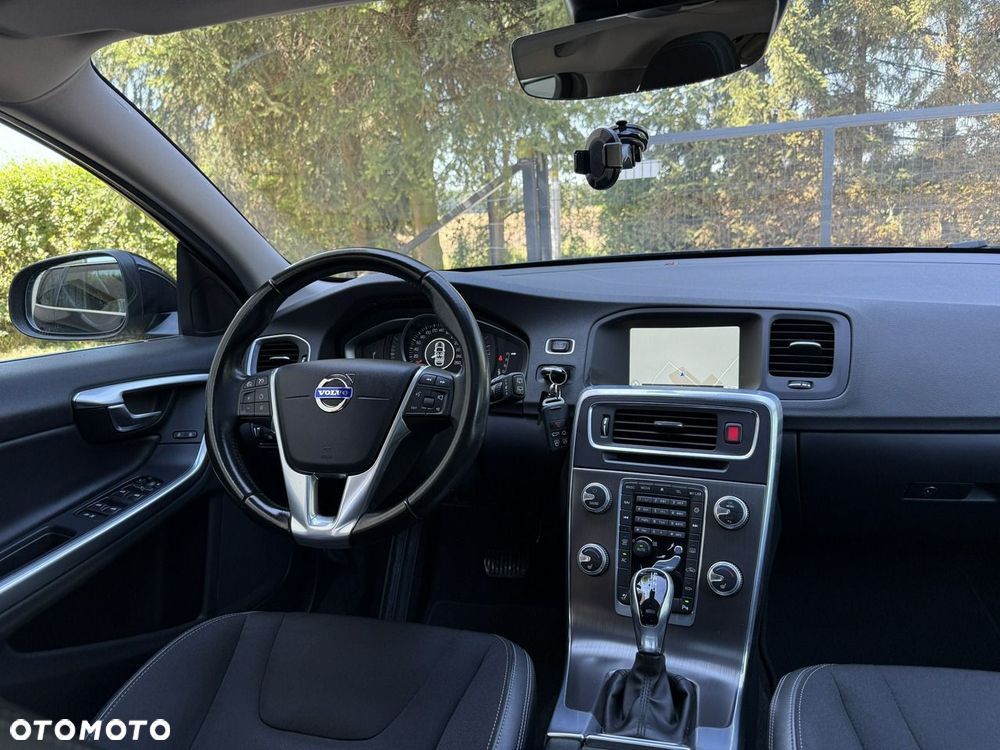 Volvo V60 T3 Geartronic Momentum - 29