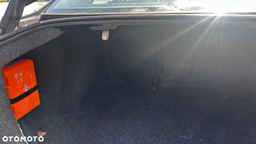 Volkswagen Jetta 1.9 TDI Comfortline - 33