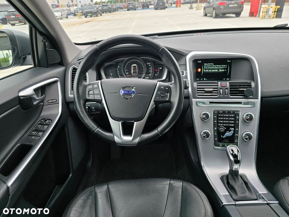 Volvo XC 60 D5 AWD Momentum - 24