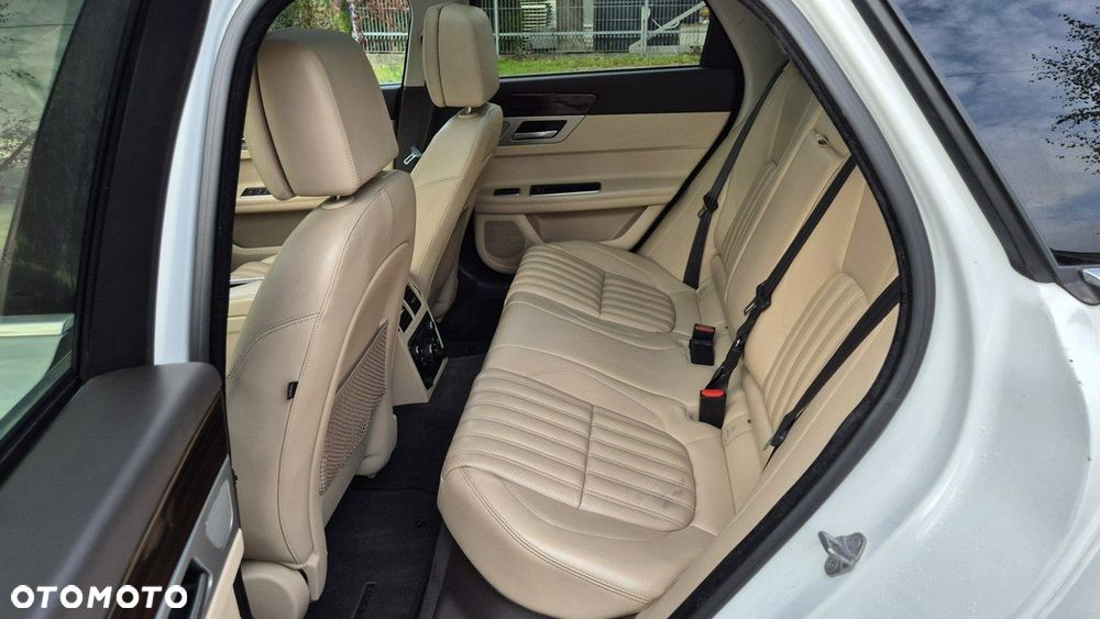 Jaguar XF 20d Sportbrake Prestige - 12