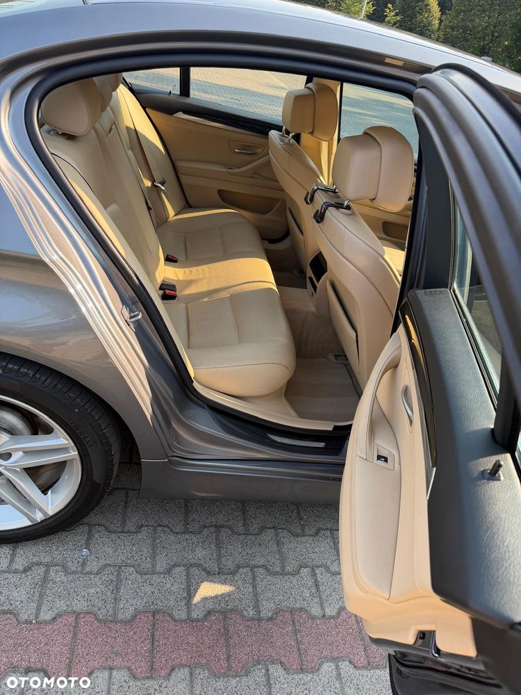 BMW Seria 5 523i - 8