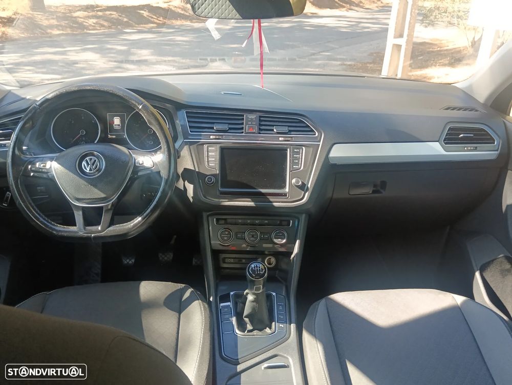 VW Tiguan 1.6 TDI Confortline - 8