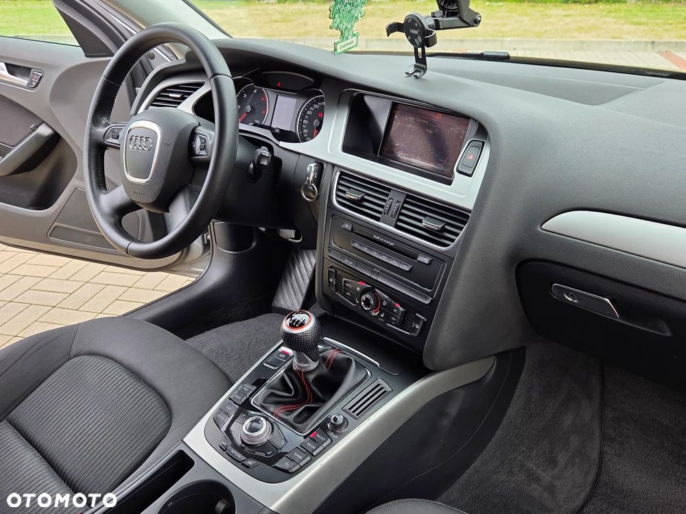 Audi A4 Avant 2.0 TDI DPF Ambiente - 24