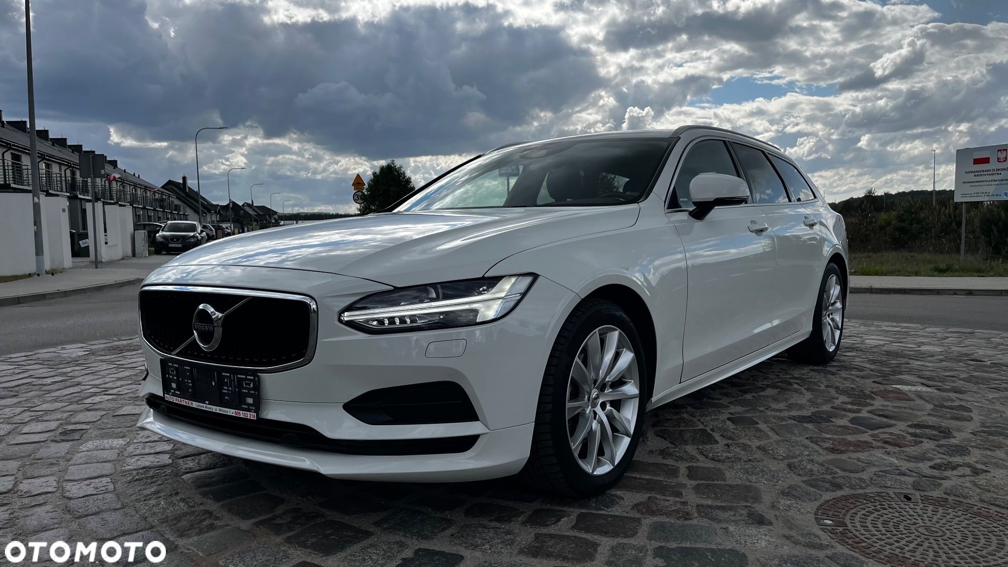 Volvo V90 D4 AWD Geartronic Momentum - 1