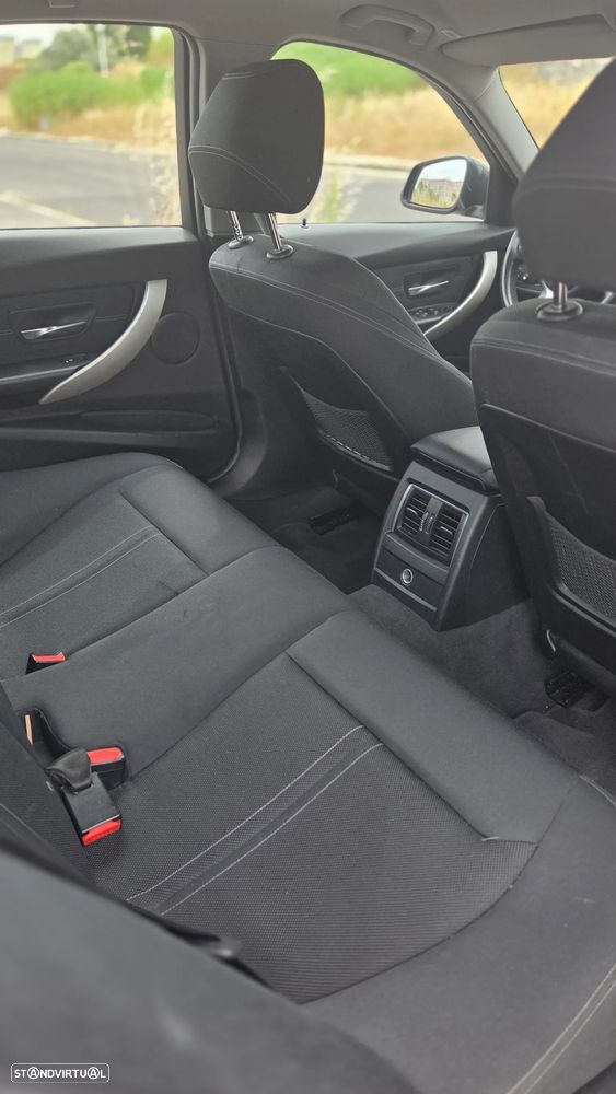 BMW 330 e iPerformance - 13