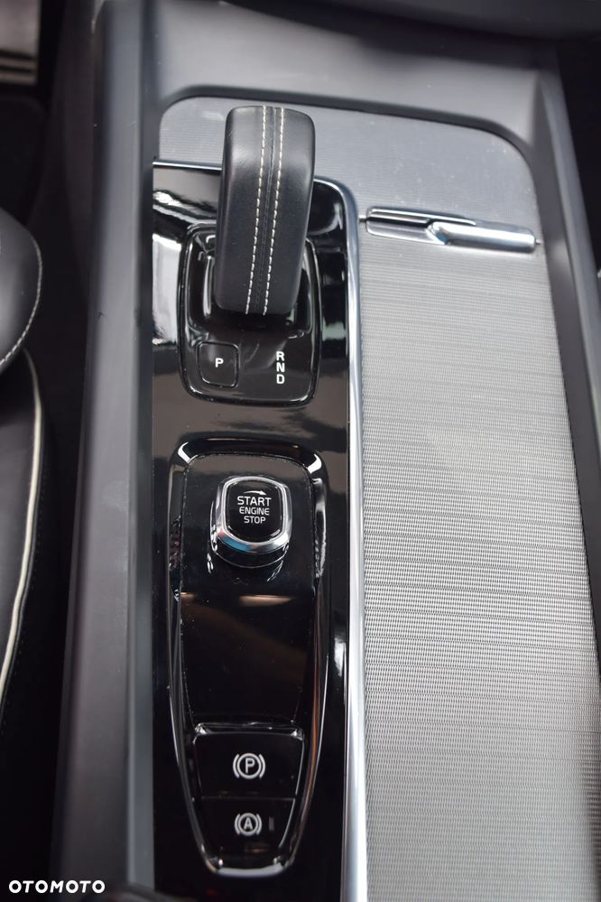 Volvo XC 60 B4 D AWD R-Design - 36