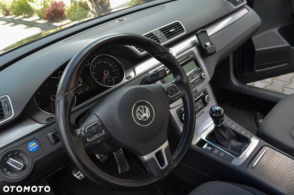 Volkswagen Passat Variant 2.0 Blue TDI SCR Comfortline - 29