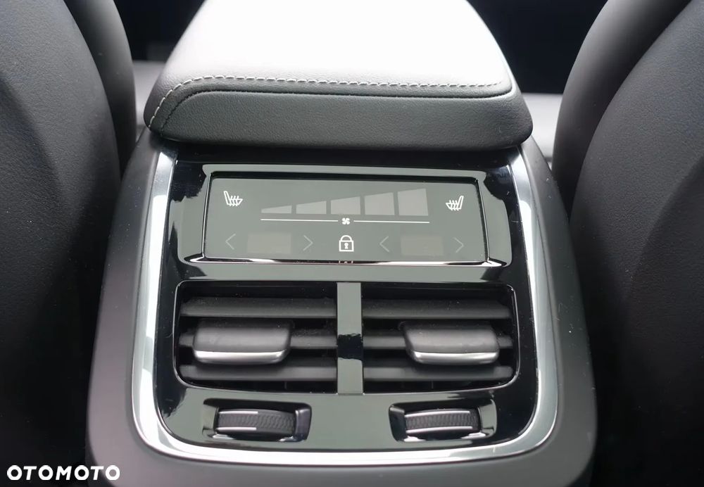 Volvo XC 60 B5 B AWD Plus Black Edition - 11