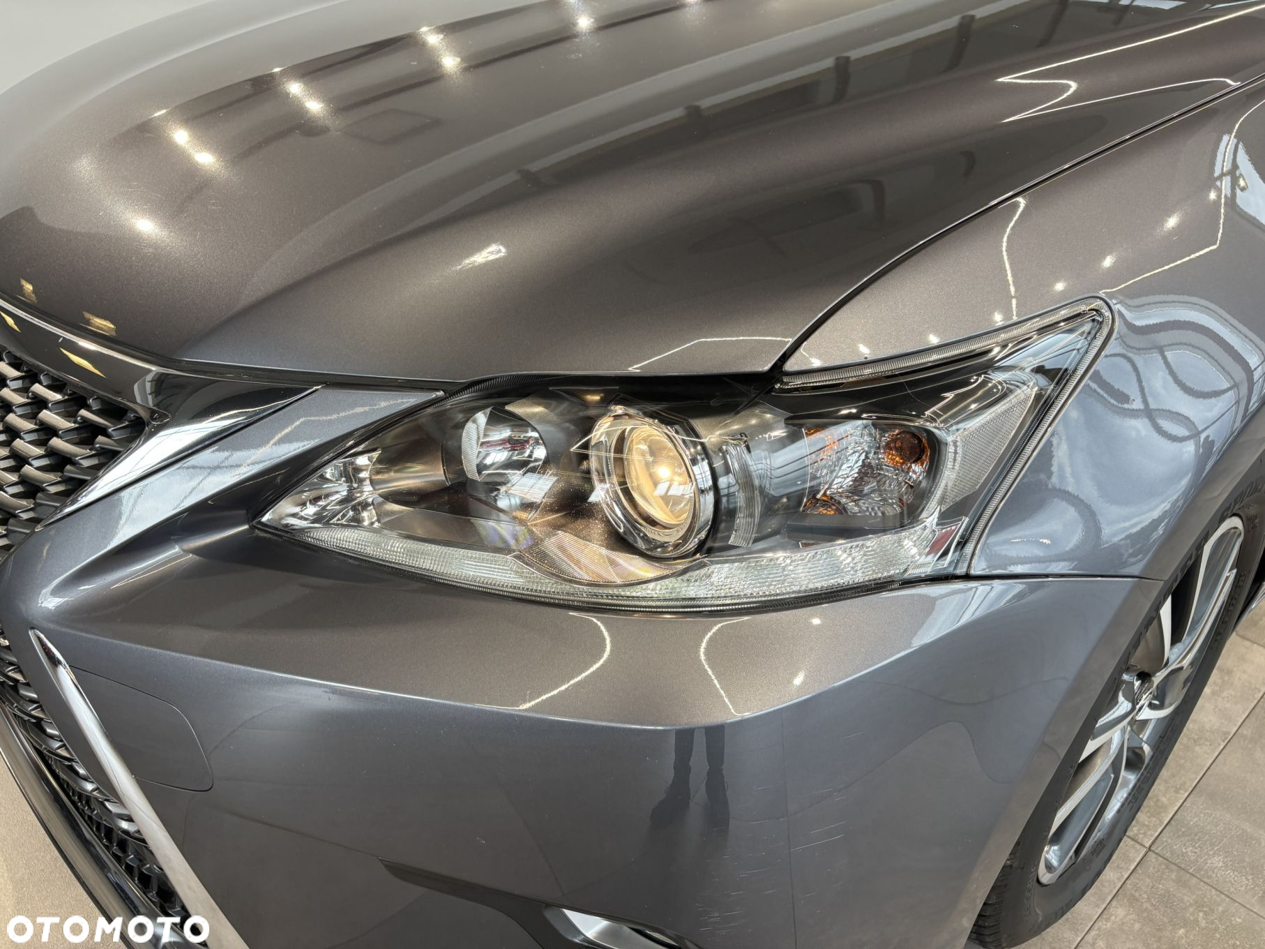 Lexus CT - 10