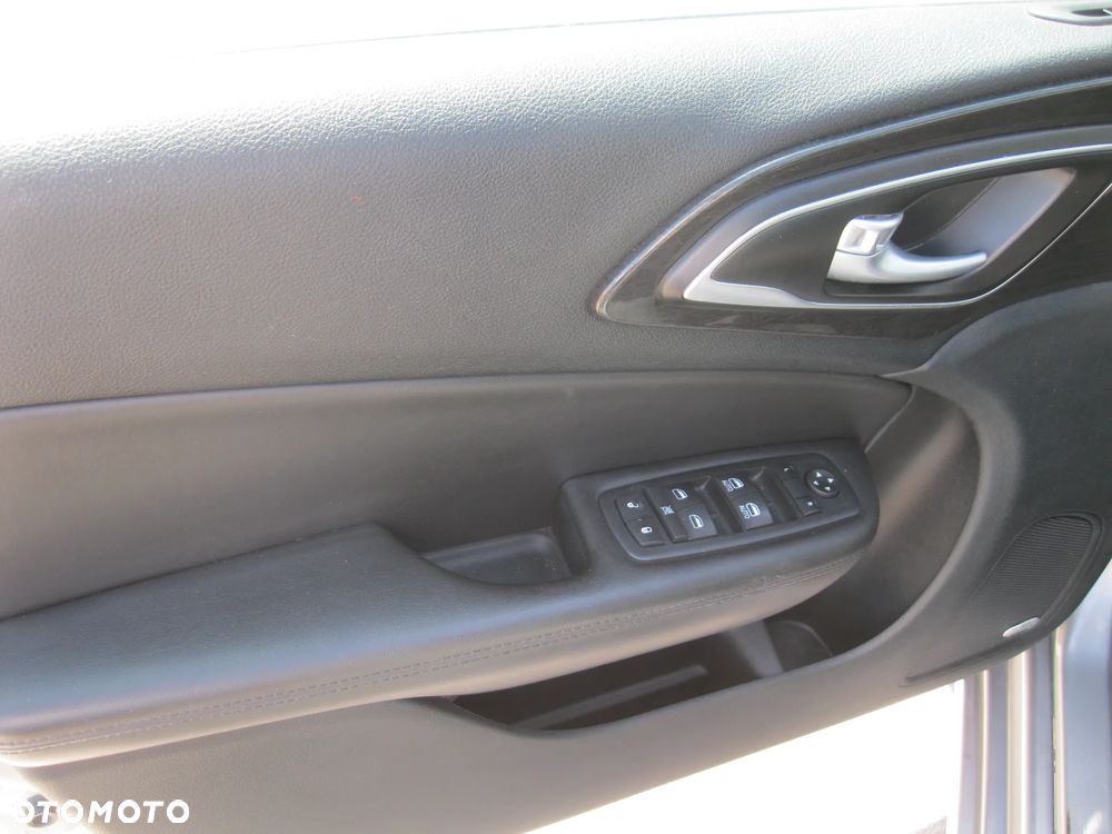 Chrysler 200 - 10