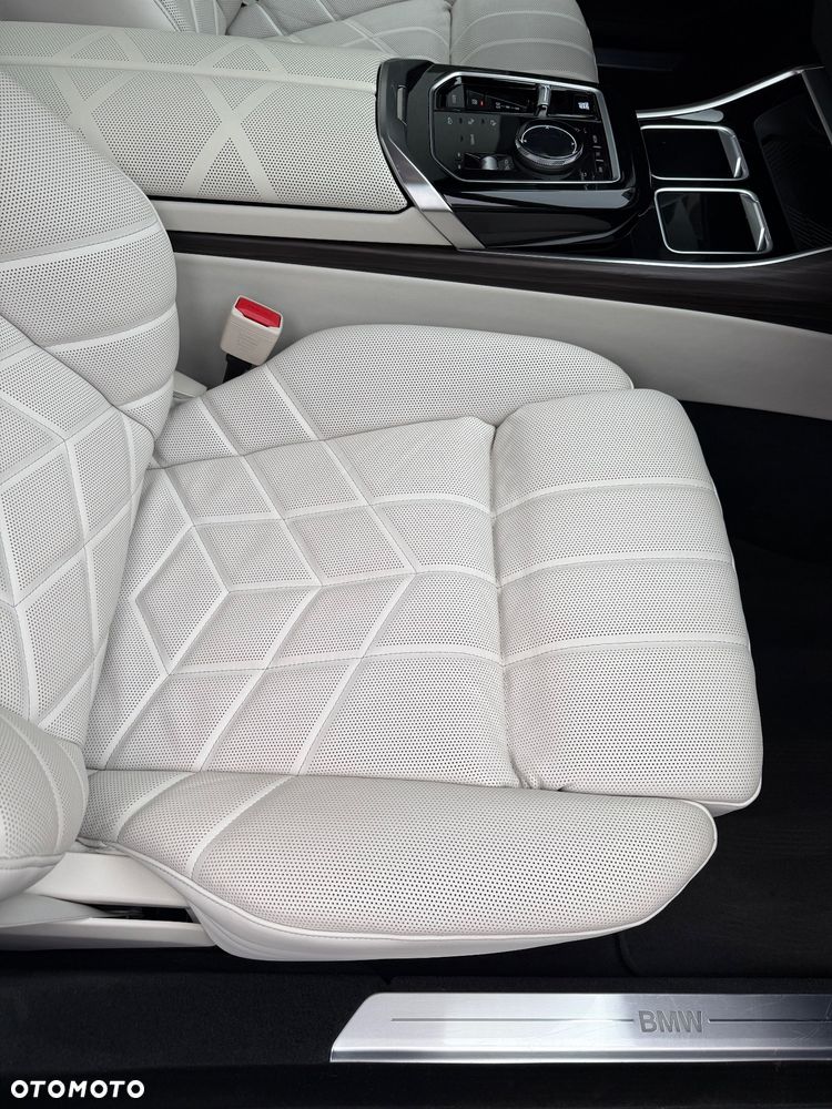 BMW Seria 7 - 28
