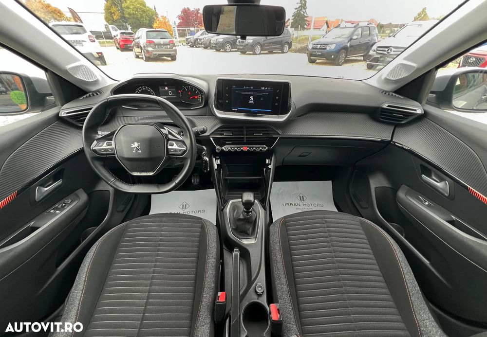 Peugeot 208 PureTech 100 Business - 3