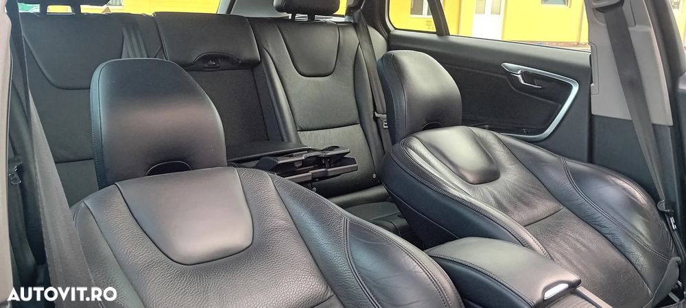 Volvo V60 D6 Summum - 14