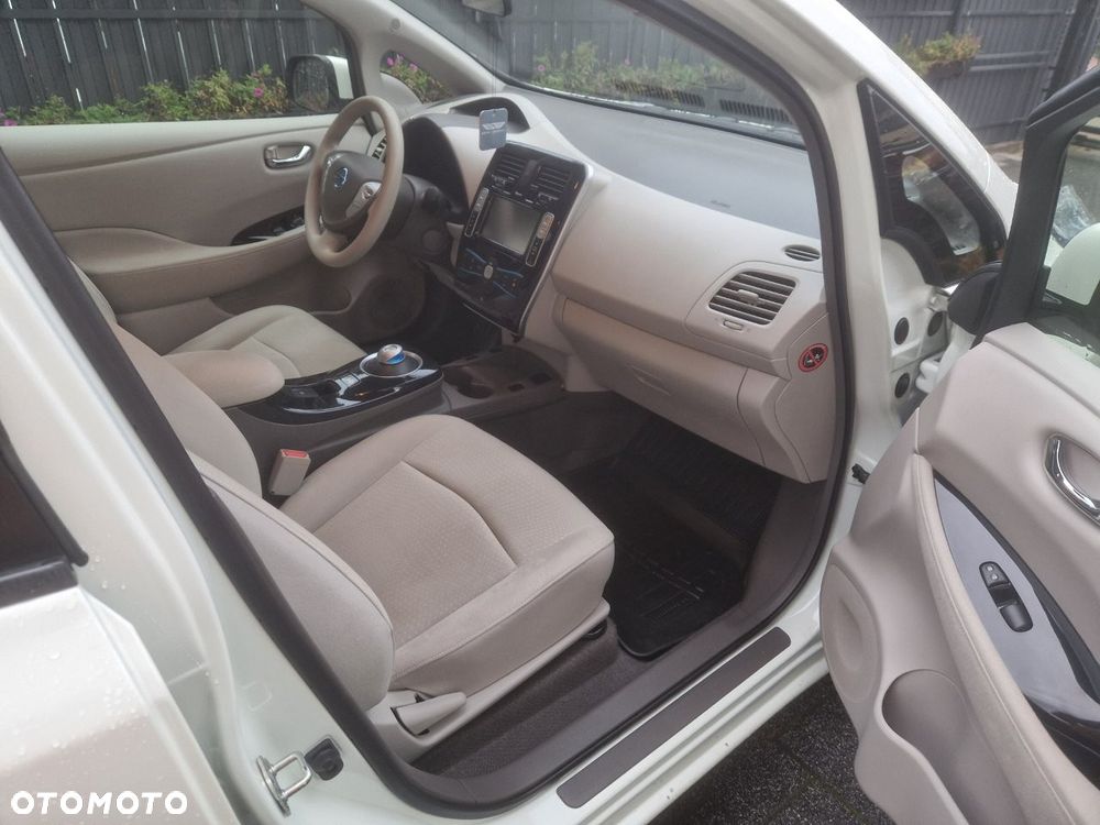 Nissan Leaf 24 kWh (mit Batterie) Visia + - 16